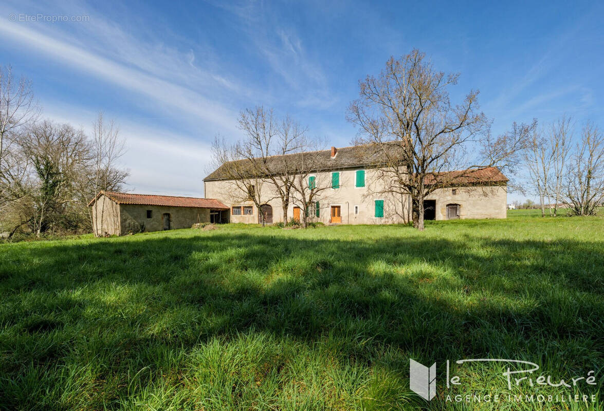 Maison à ALMAYRAC