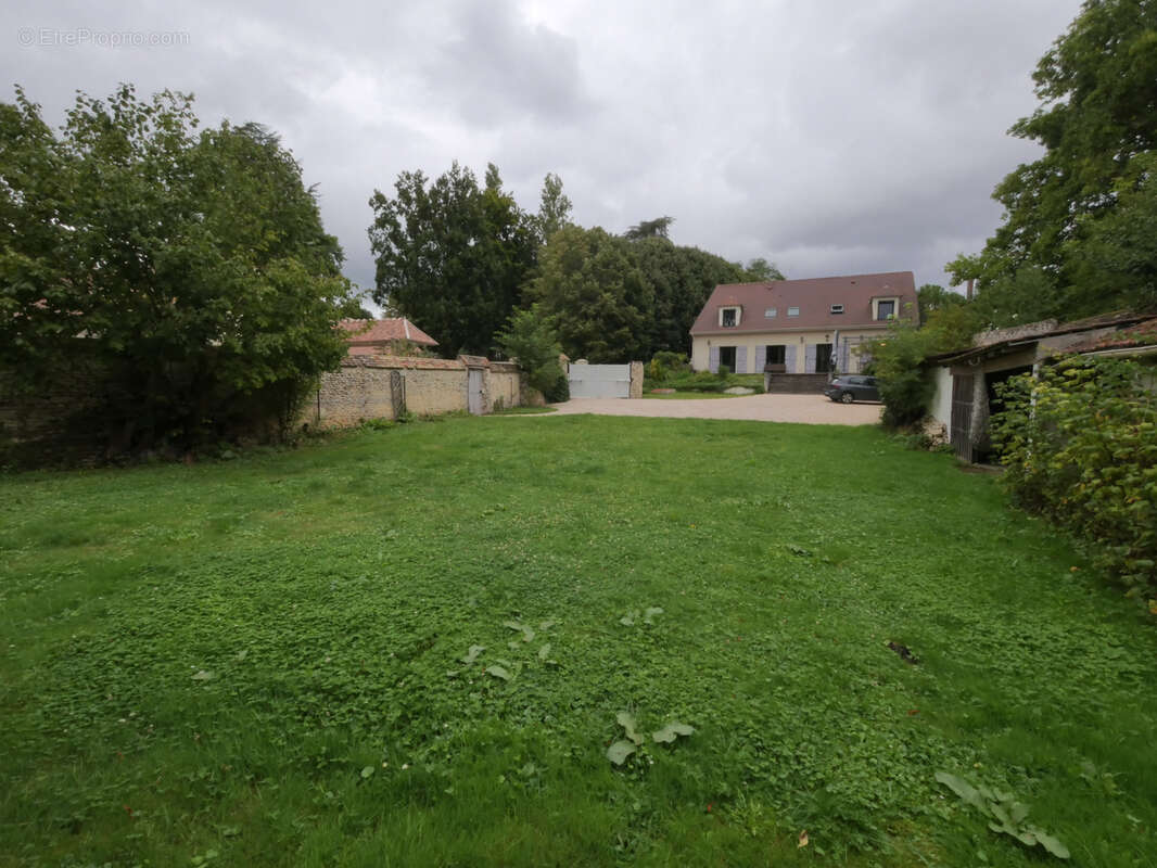 Maison à BERCHERES-SUR-VESGRE