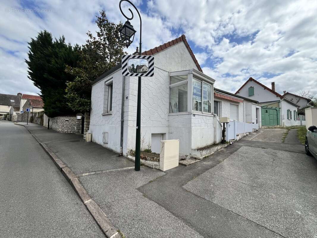 Maison à LES CLAYES-SOUS-BOIS