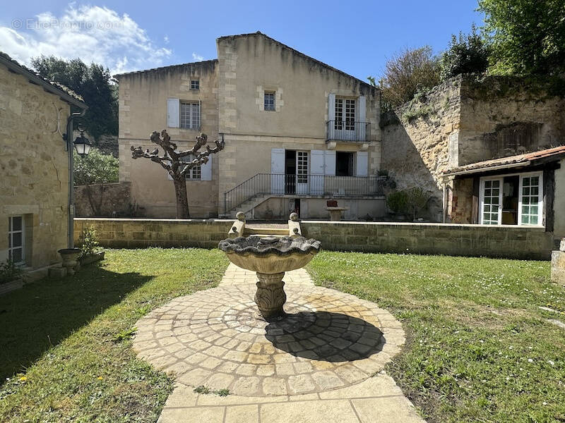 Maison à SAINT-EMILION