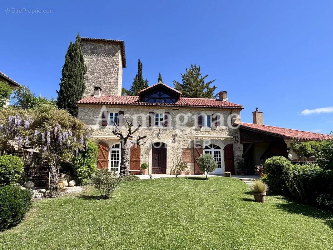 Maison à VIC-FEZENSAC