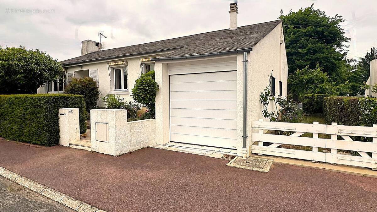 Maison à DAMMARIE-LES-LYS