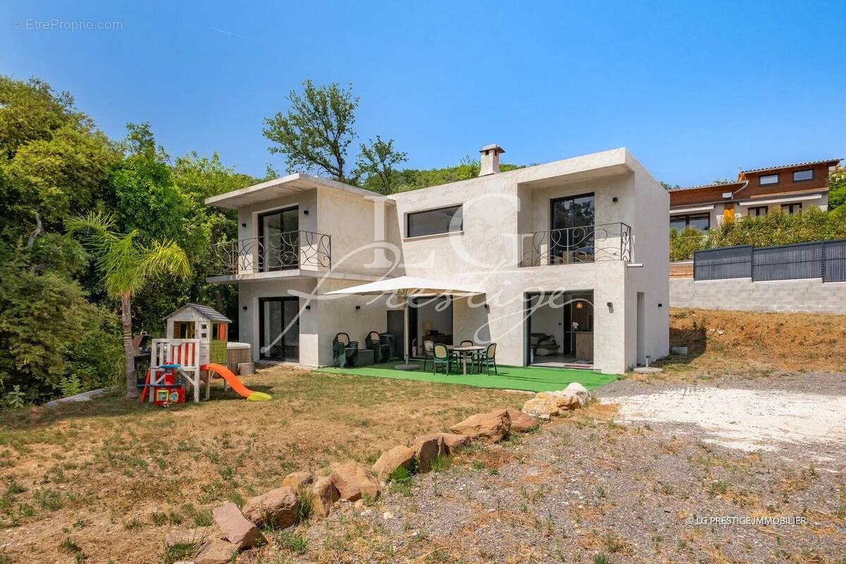 Maison à LES ADRETS-DE-L&#039;ESTEREL