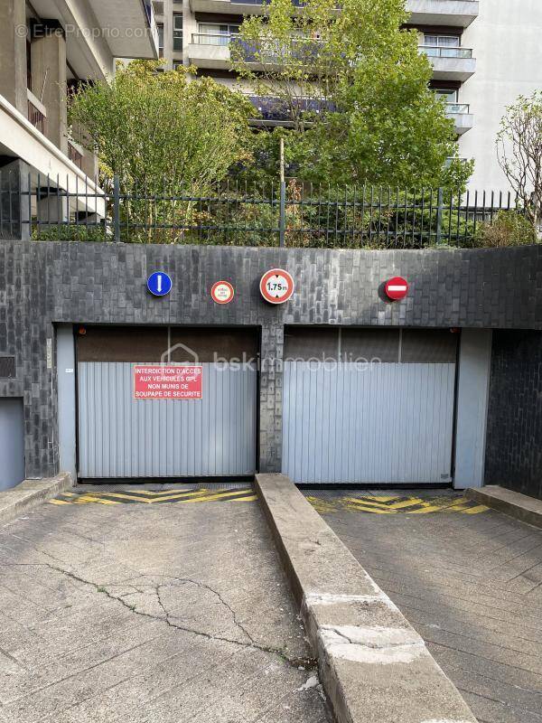 Parking à PARIS-14E