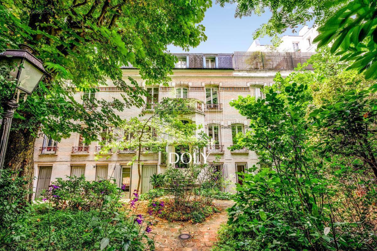 Appartement à PARIS-14E