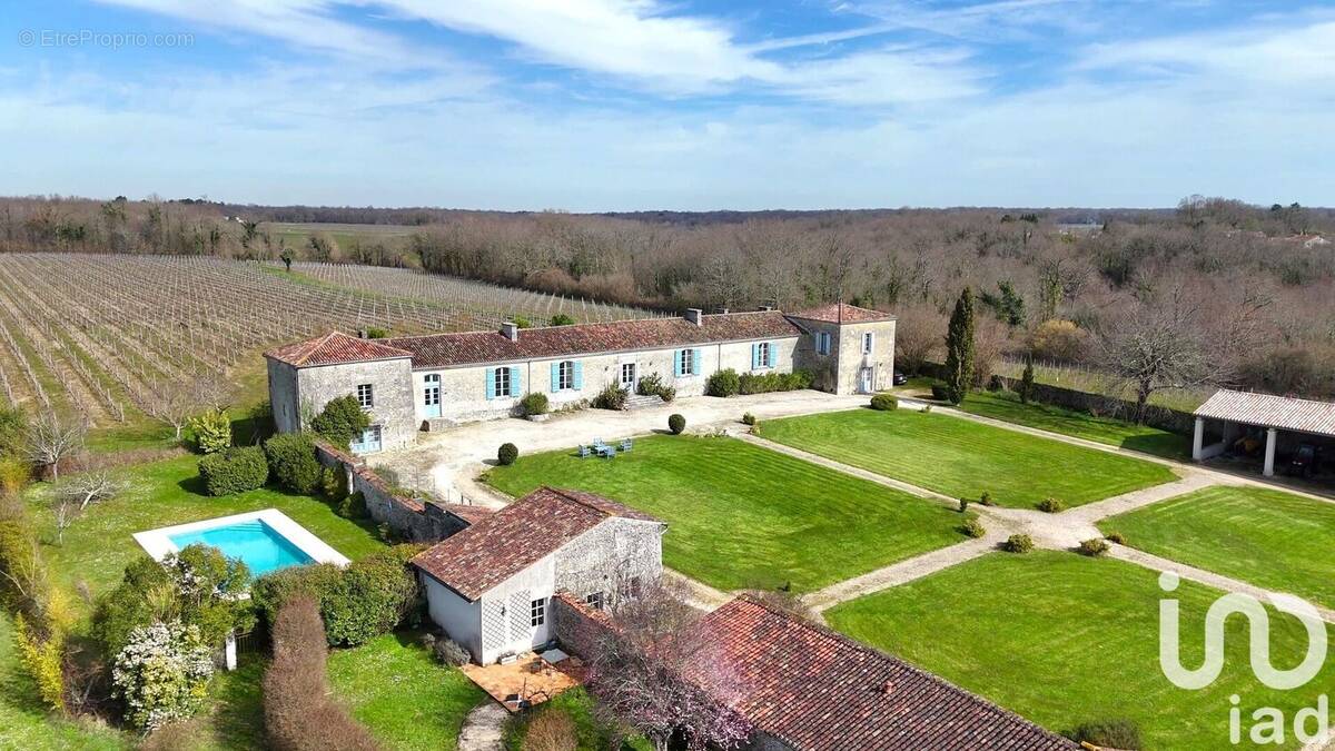 Photo 1 - Maison à SAINTES