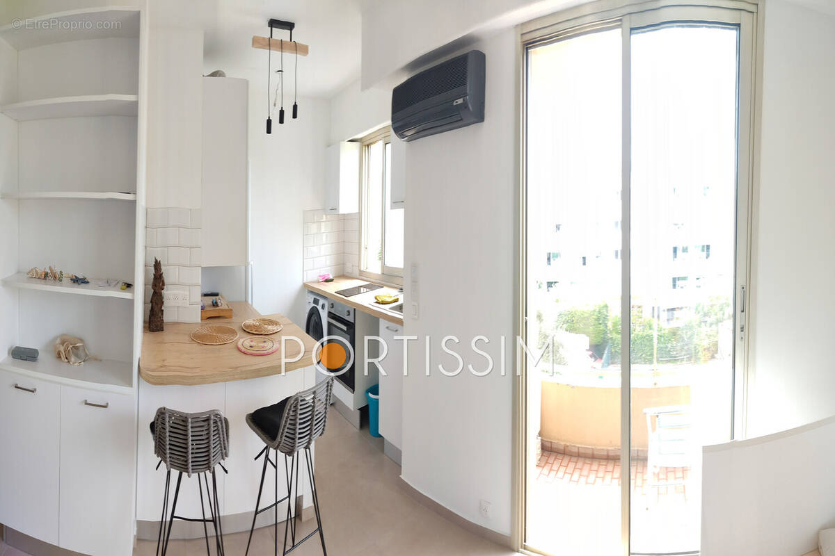 Appartement à SAINT-LAURENT-DU-VAR
