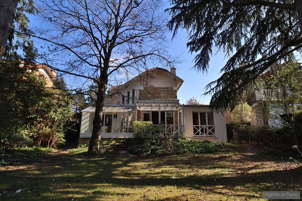 Maison à VERRIERES-LE-BUISSON