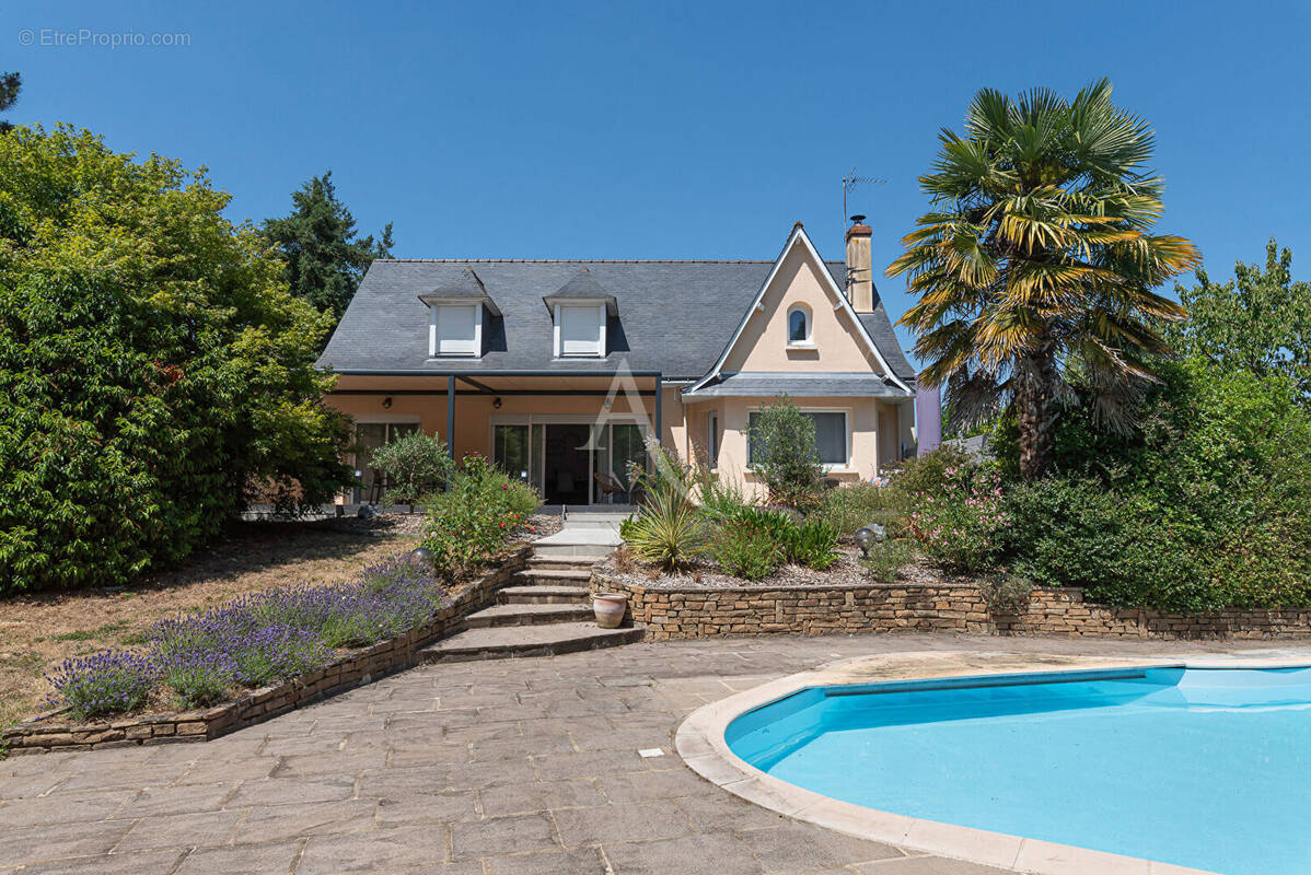 Maison à MONTREUIL-JUIGNE