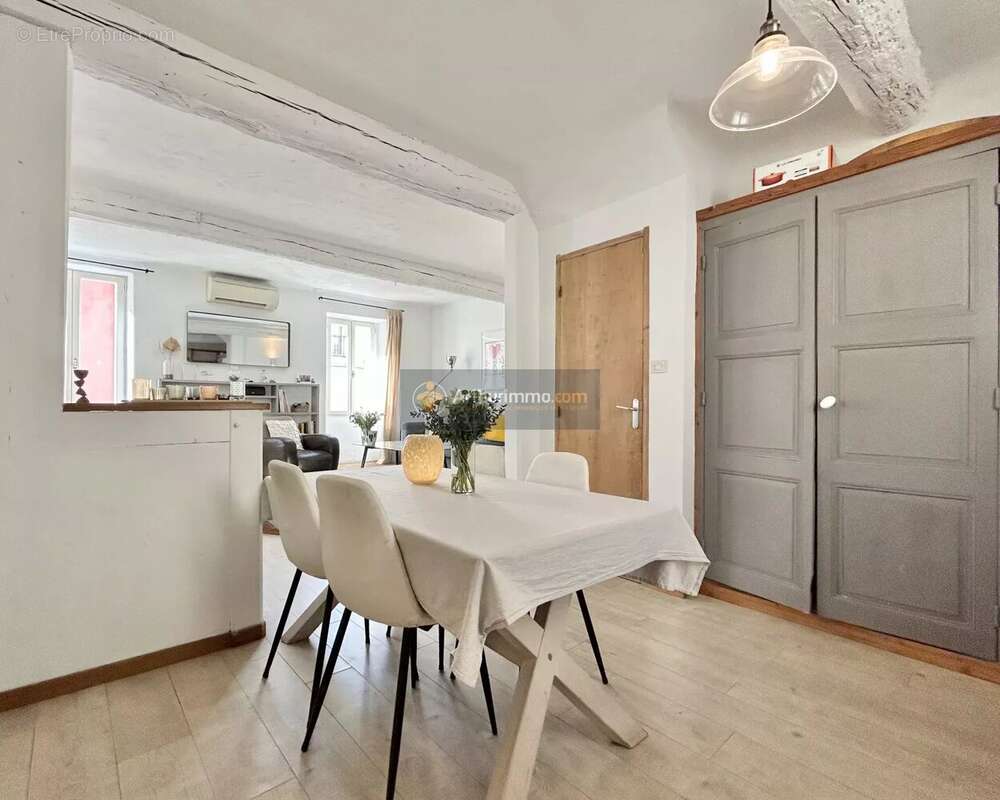 Appartement à BAGNOLS-EN-FORET