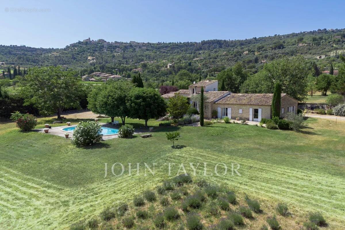 Maison à GORDES