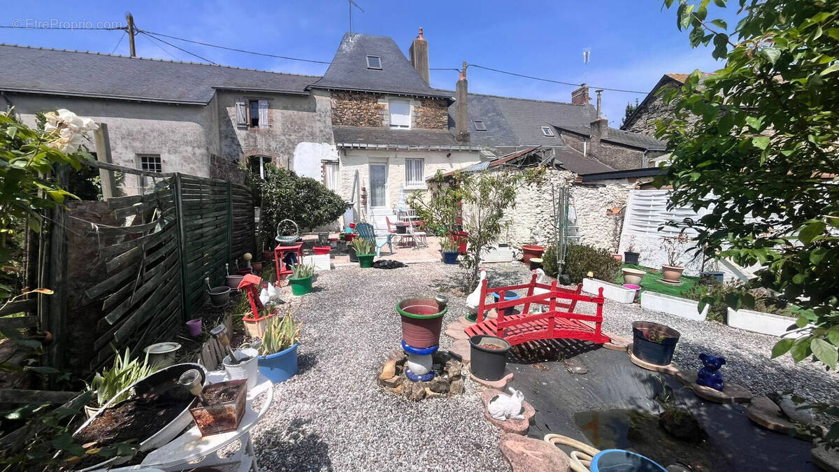 Maison à BOUCHAMPS-LES-CRAON