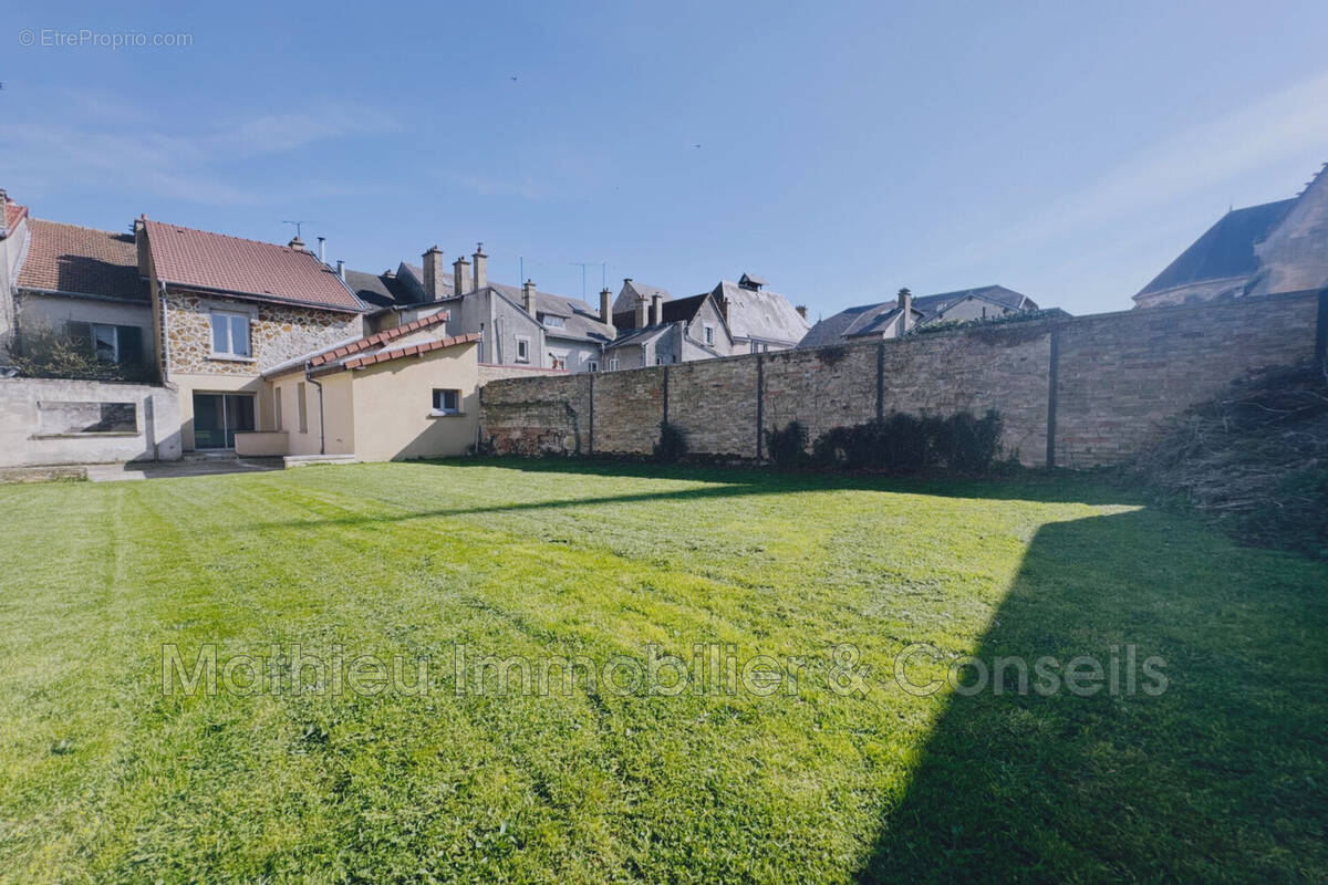 Maison à ATTIGNY