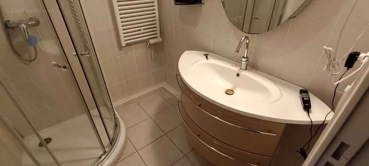 Appartement à SAINT-LAURENT-DU-VAR
