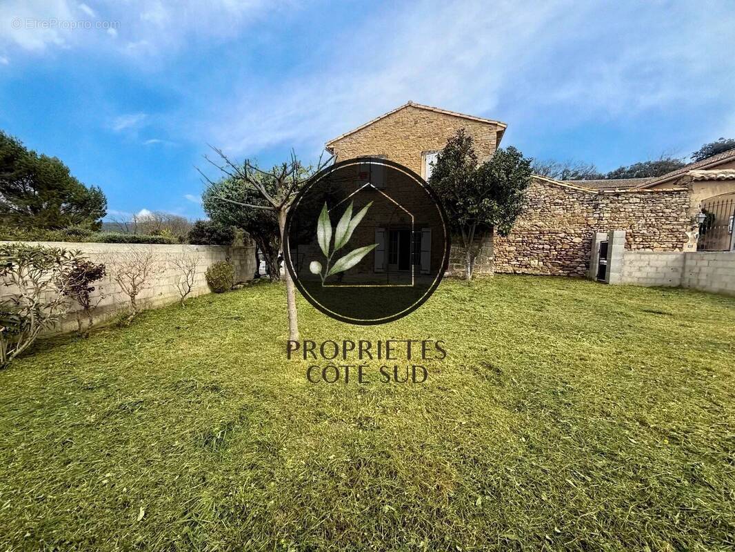 Maison à LAUDUN-L&#039;ARDOISE