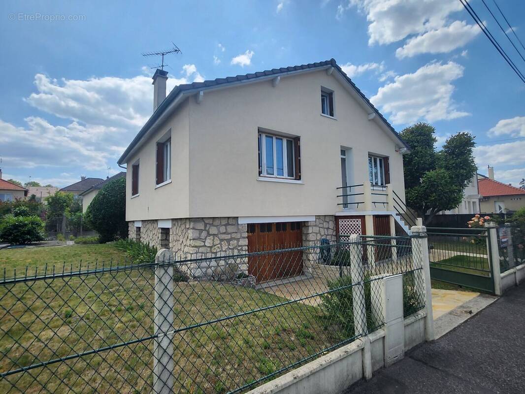 Maison à MONTIGNY-LES-CORMEILLES