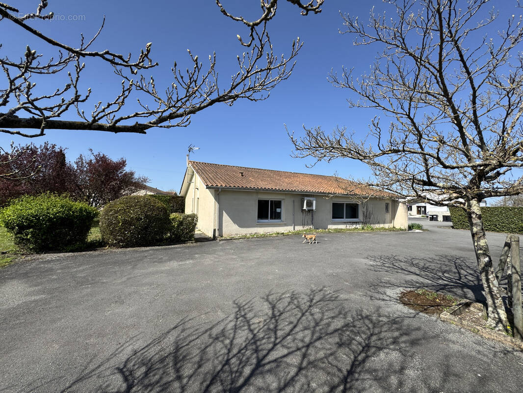 Maison à BARBEZIEUX-SAINT-HILAIRE