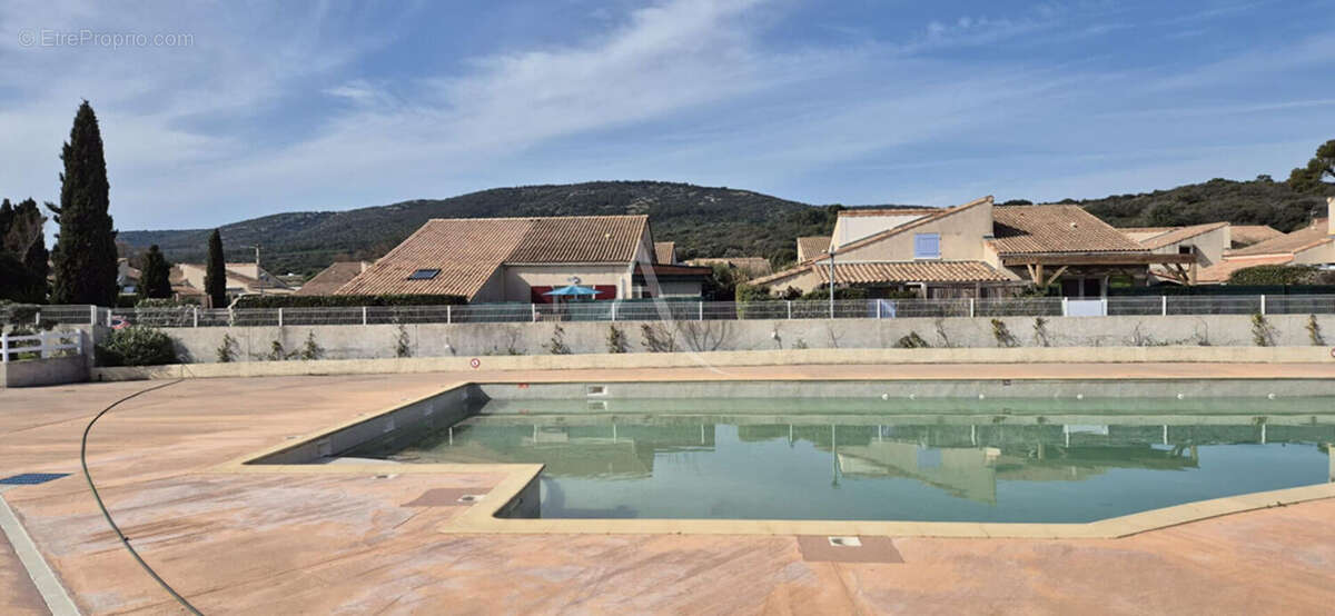 Maison à VIC-LA-GARDIOLE