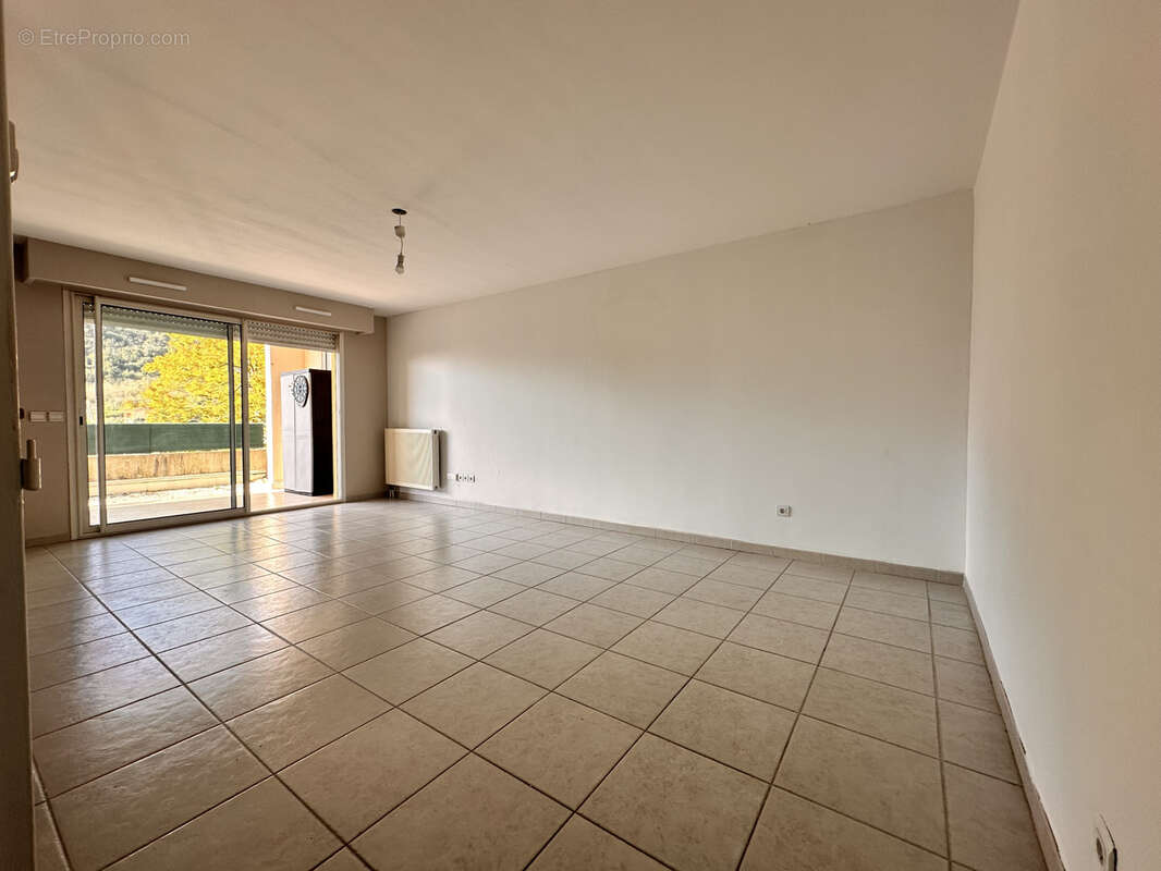 Appartement à EZE