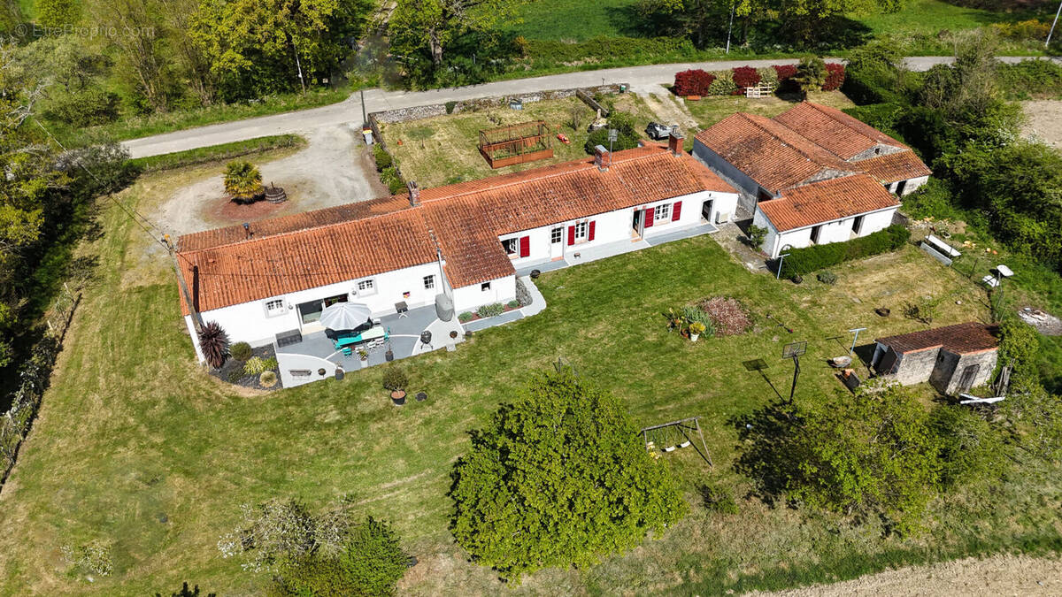Maison à CHATEAUNEUF