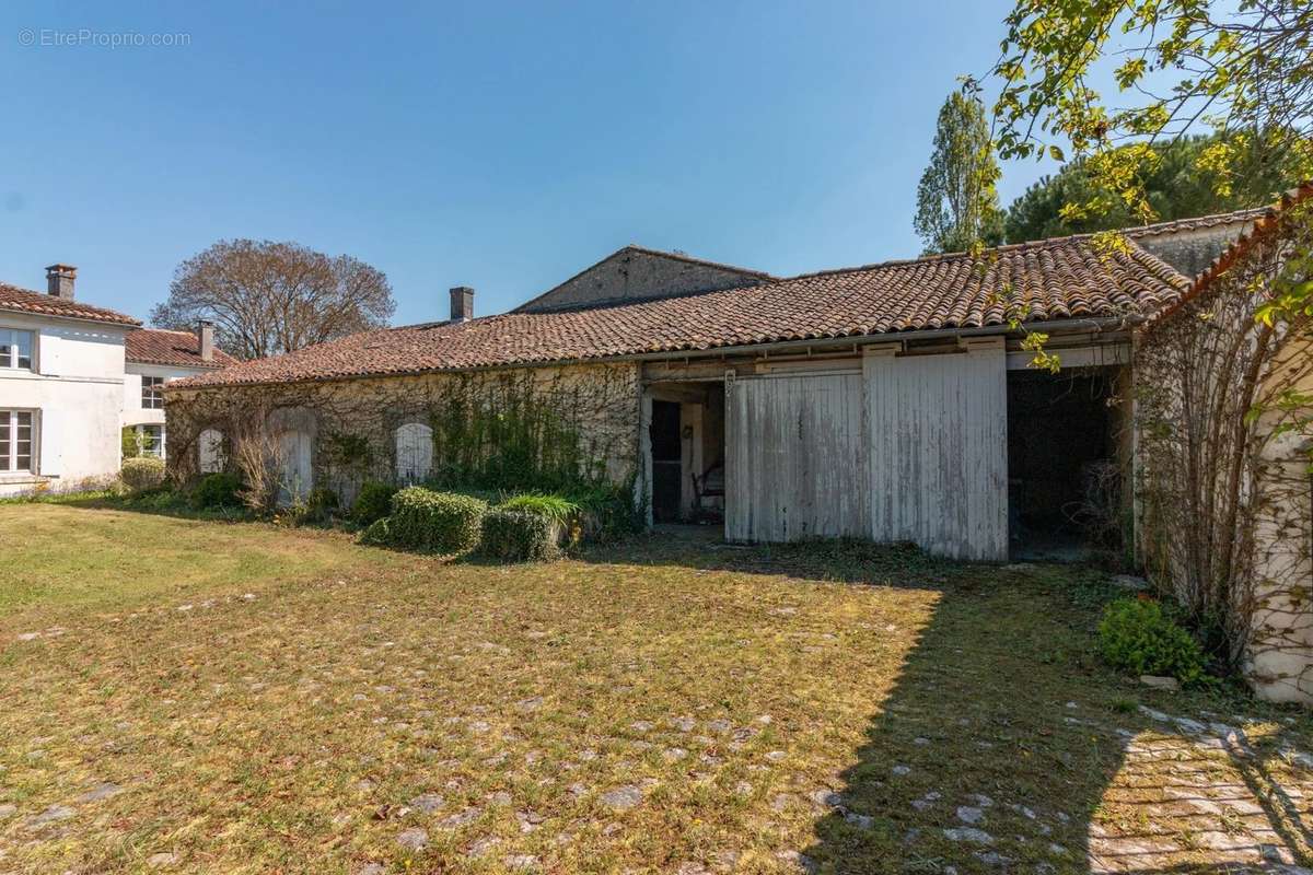 Maison à SEGONZAC