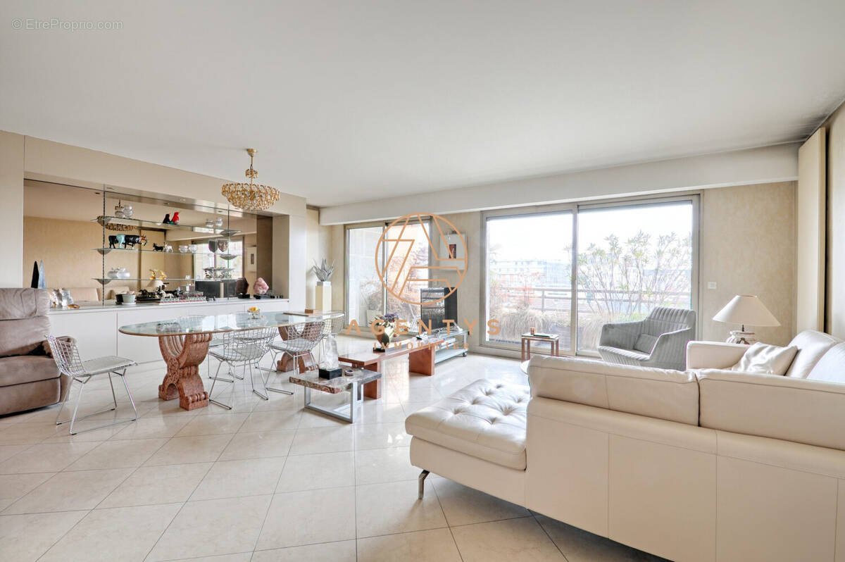 Appartement à SAINT-MAUR-DES-FOSSES