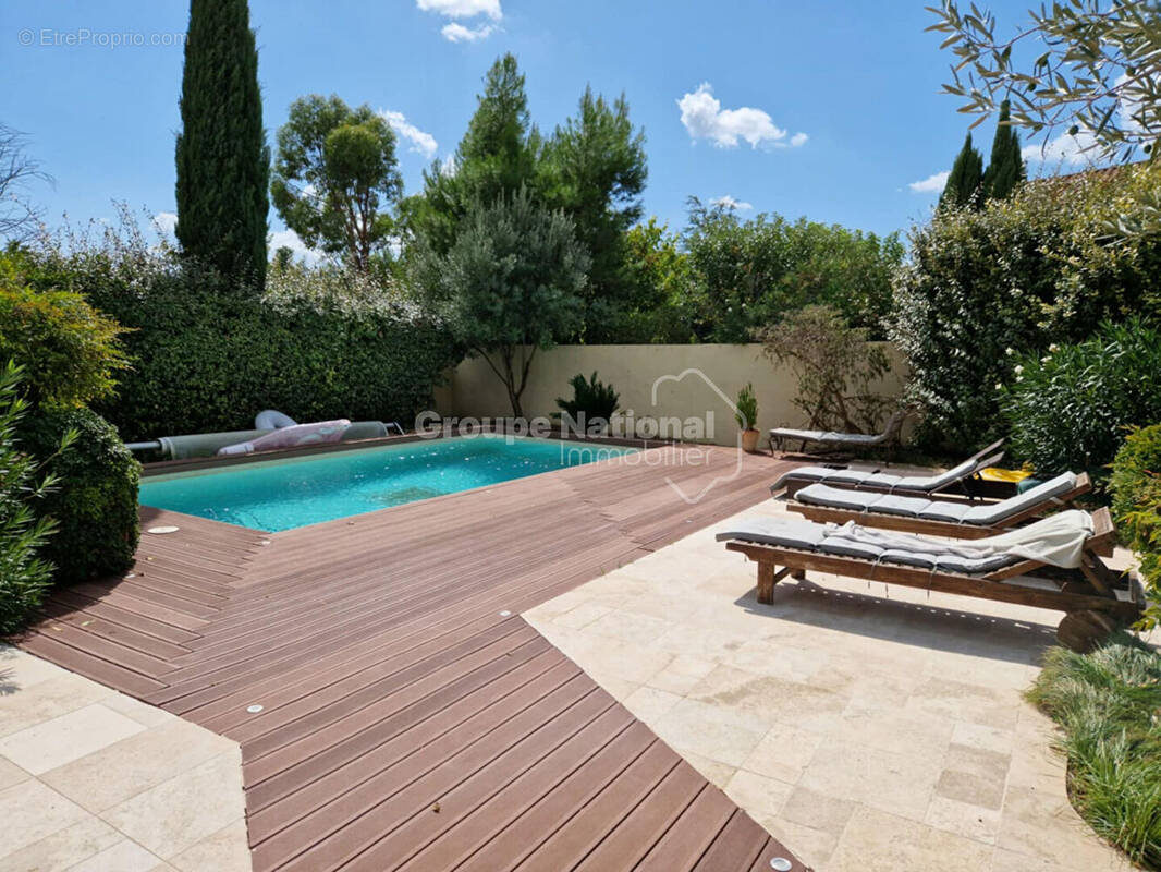 Maison à CHATEAUNEUF-LE-ROUGE