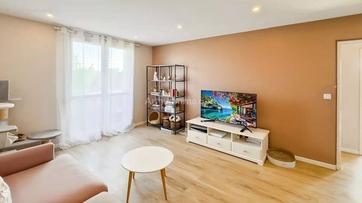 Appartement à SAINT-FARGEAU-PONTHIERRY