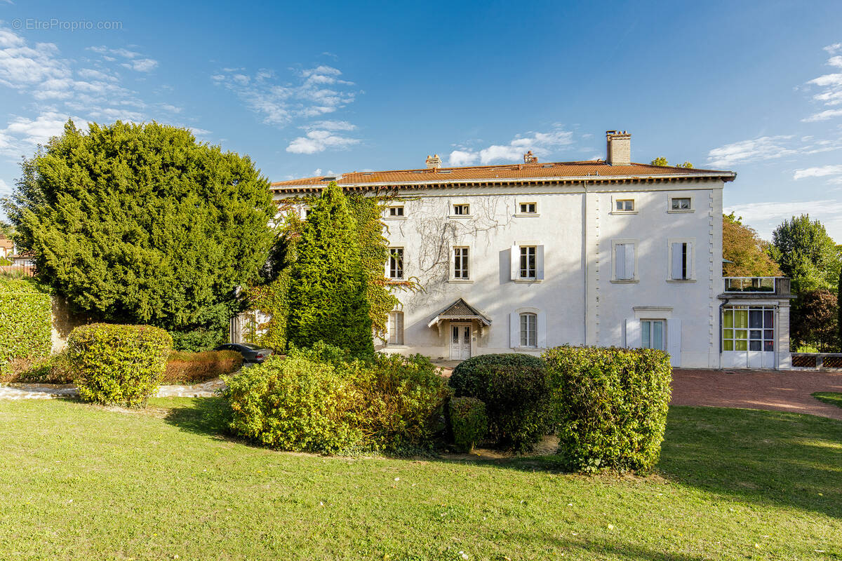 Appartement à COLLONGES-AU-MONT-D&#039;OR