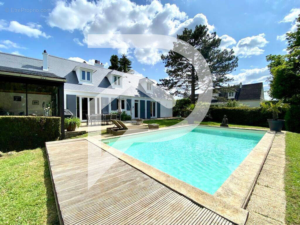 Maison à OZOIR-LA-FERRIERE