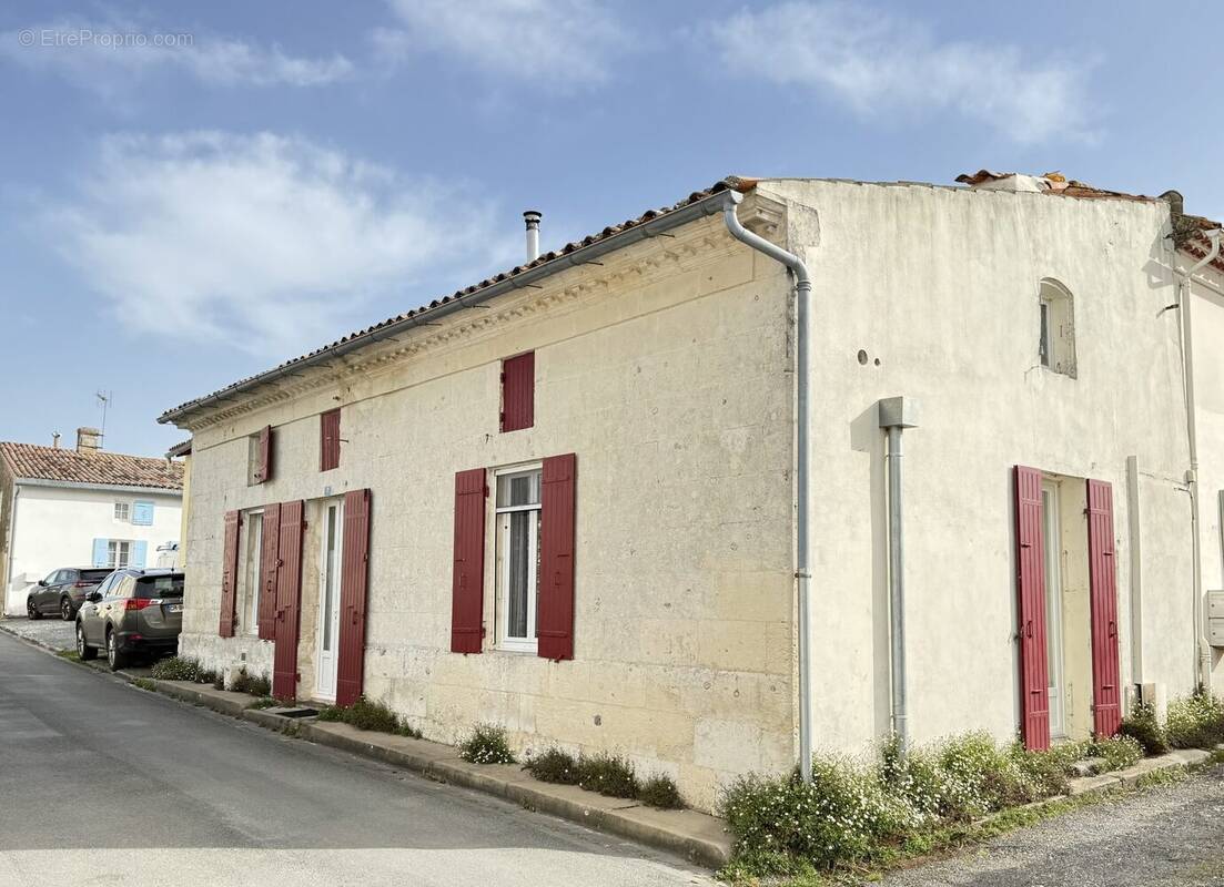 Maison à MORTAGNE-SUR-GIRONDE