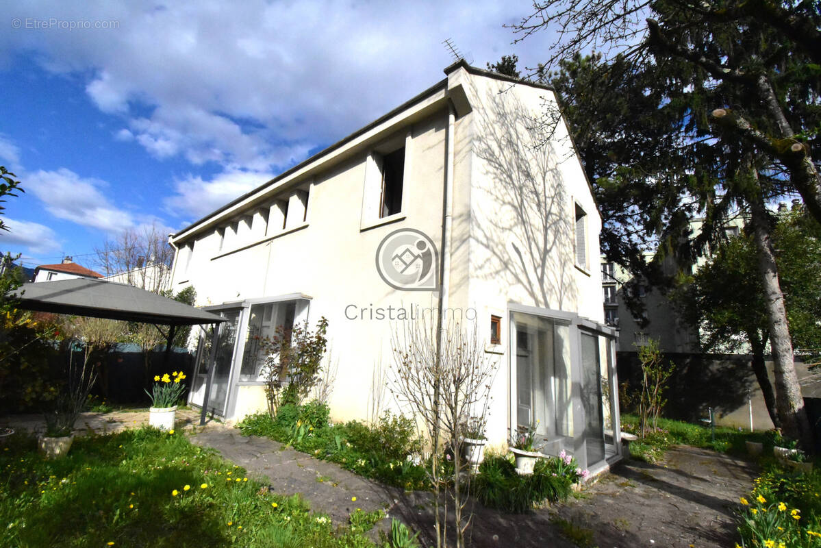 Maison à SAINT-MARTIN-D&#039;HERES