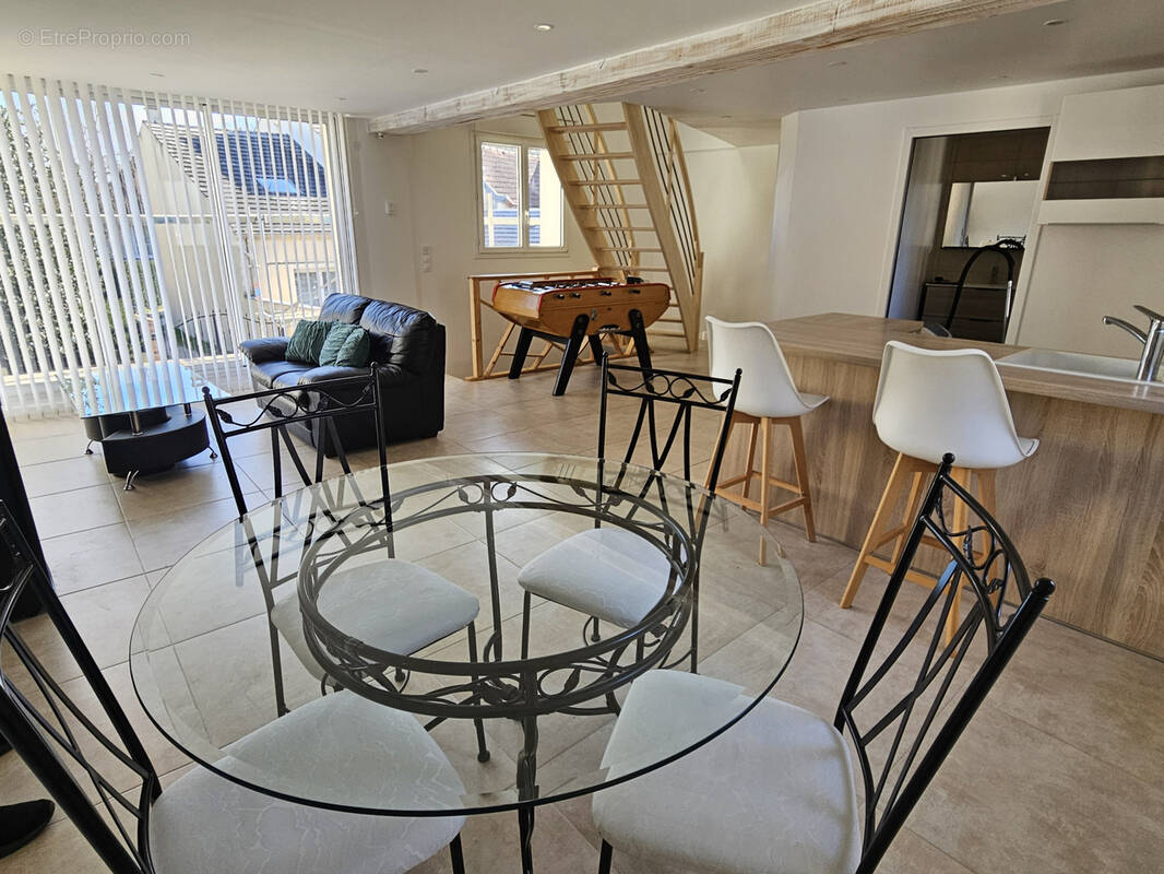 Maison à COUBRON