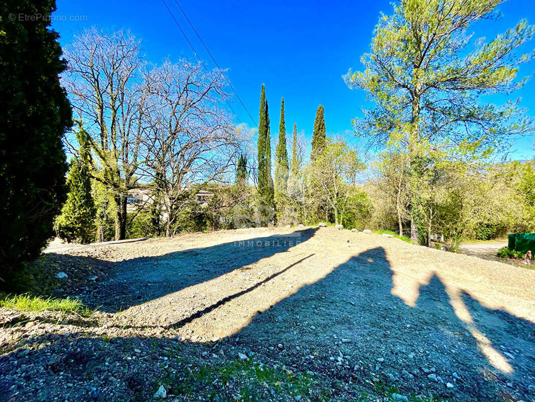Terrain à MOUANS-SARTOUX