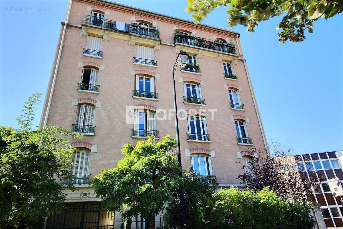Appartement à COURBEVOIE