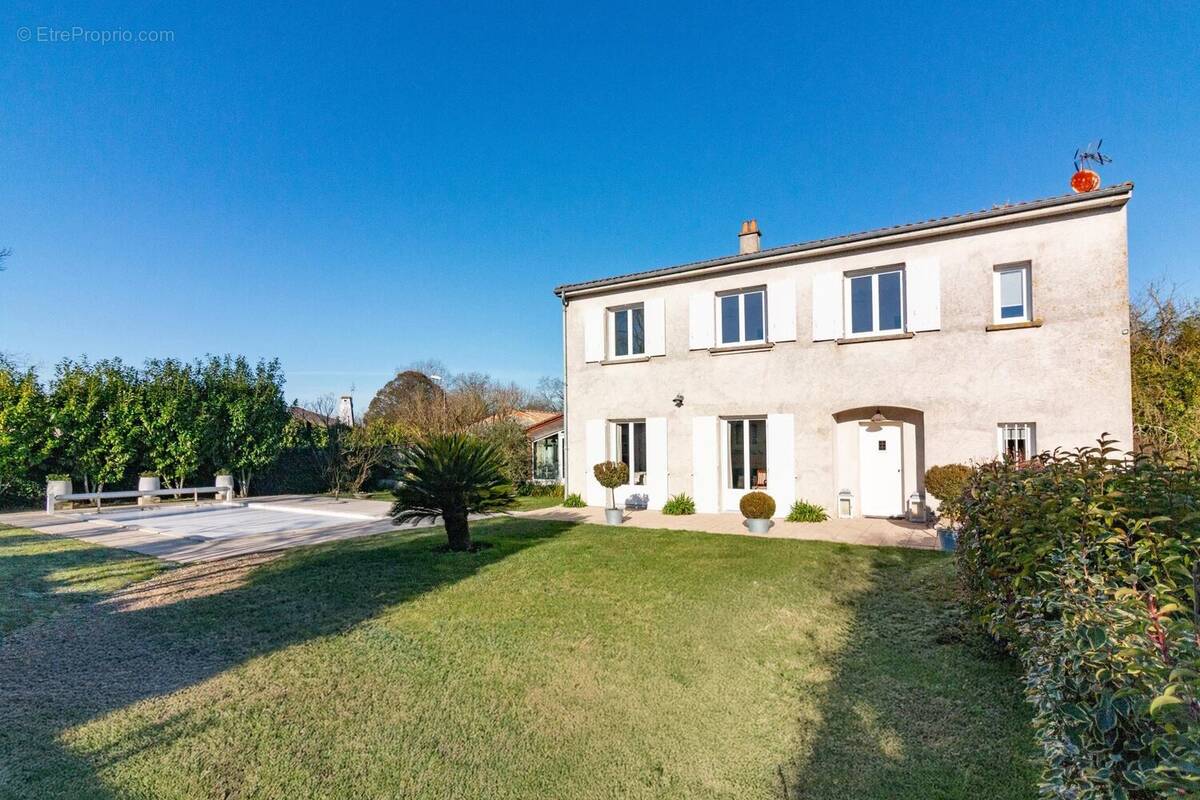 Maison à BEAUVAIS-SUR-MATHA