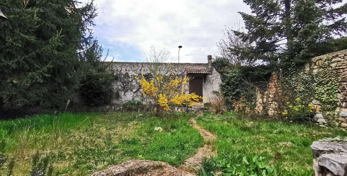 Terrain à LA TALAUDIERE