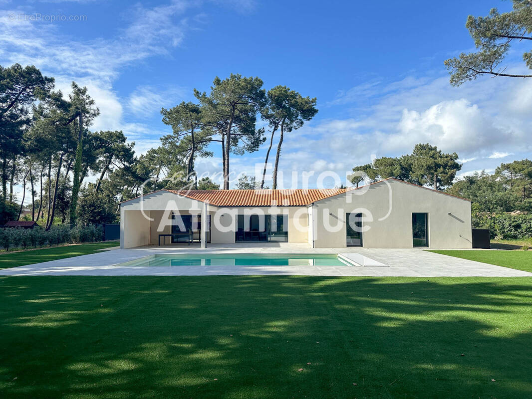 Maison à LES MATHES
