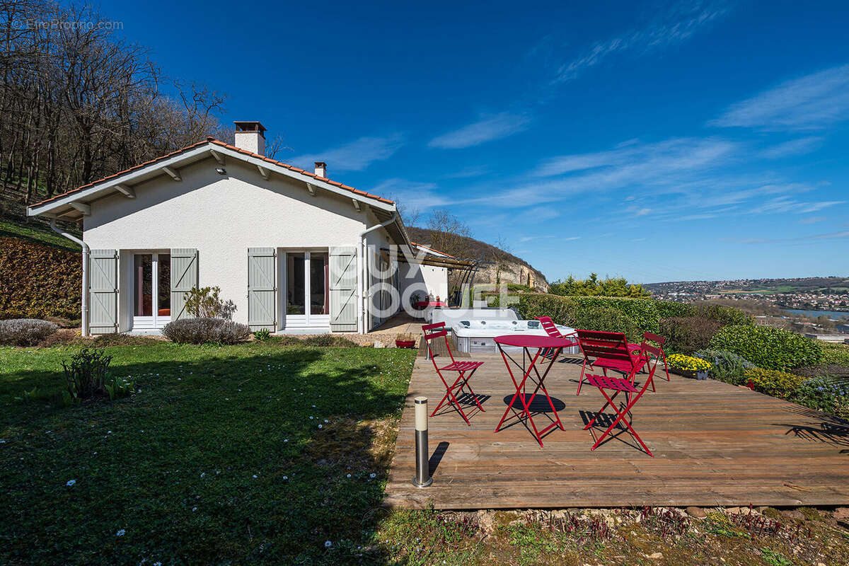 Maison à COUZON-AU-MONT-D&#039;OR