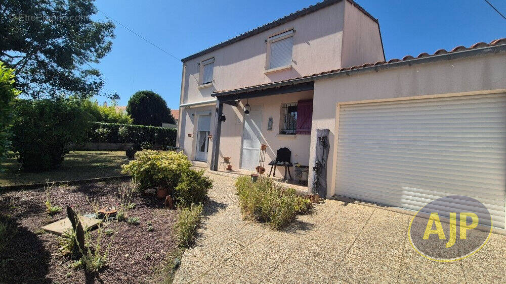 Maison à MONTAIGU