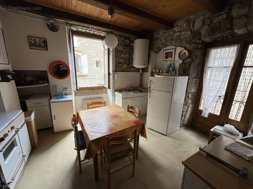Maison à MONTPEZAT-SOUS-BAUZON