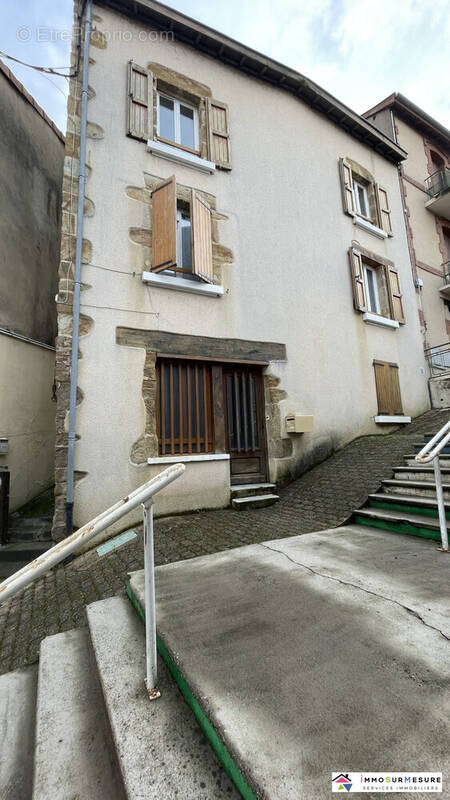 Maison à DECAZEVILLE