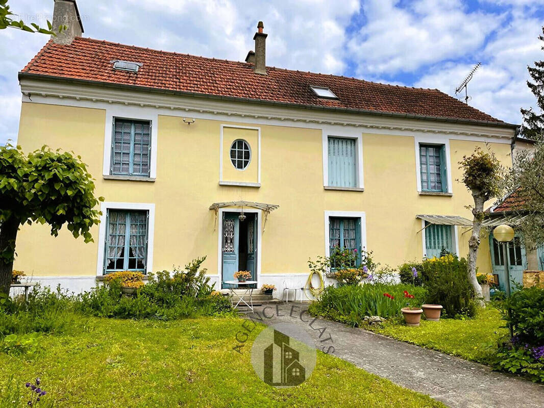 Maison à MONTEVRAIN