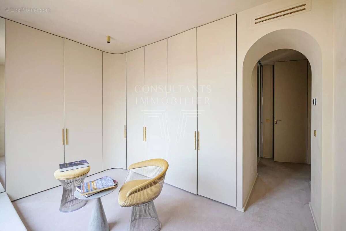 Appartement à PARIS-8E