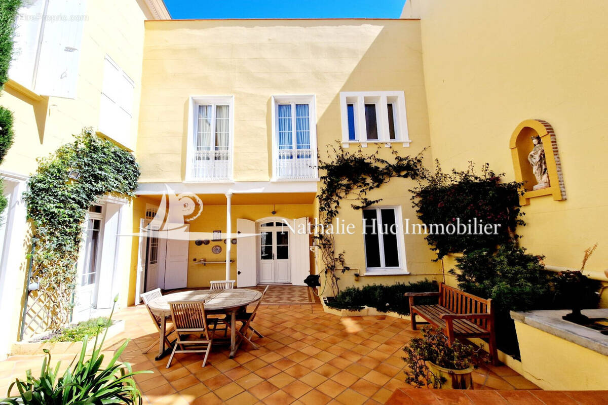 Maison à SAINT-LAURENT-DE-LA-SALANQUE