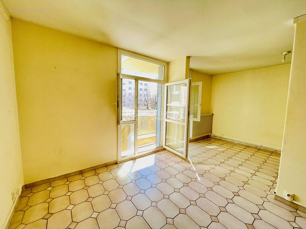 Appartement à LYON-8E