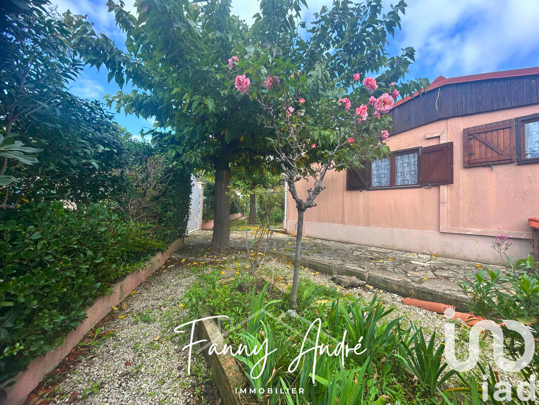 Photo 1 - Maison à LE CASTELLET