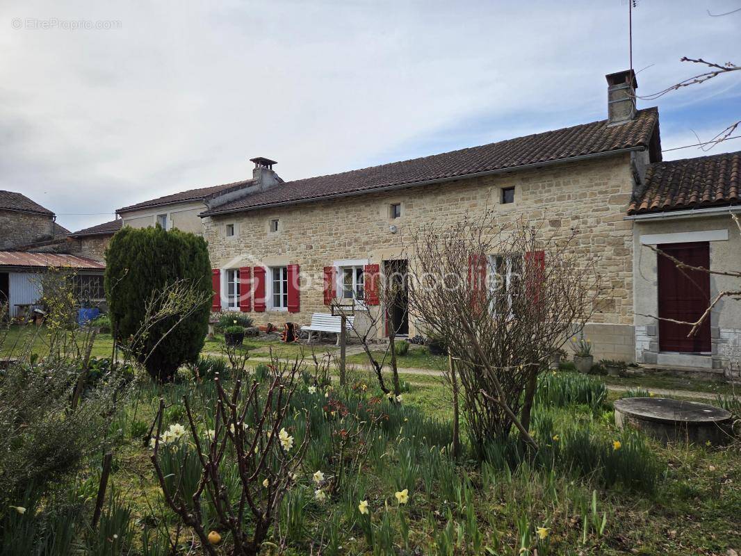 Maison à VILLEFAGNAN