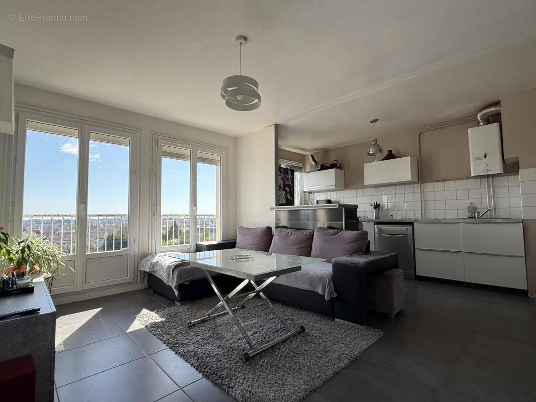 Appartement à LA CHAPELLE-SAINT-LUC