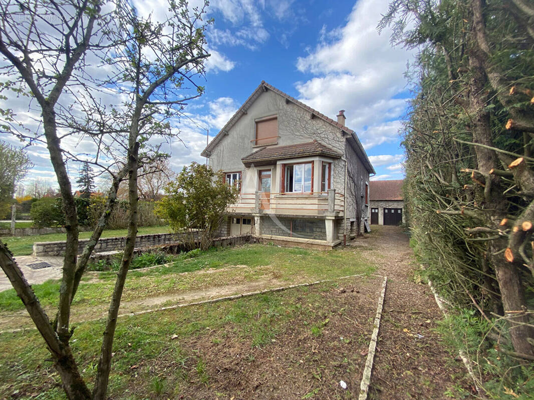 Maison à FERRIERES-EN-GATINAIS
